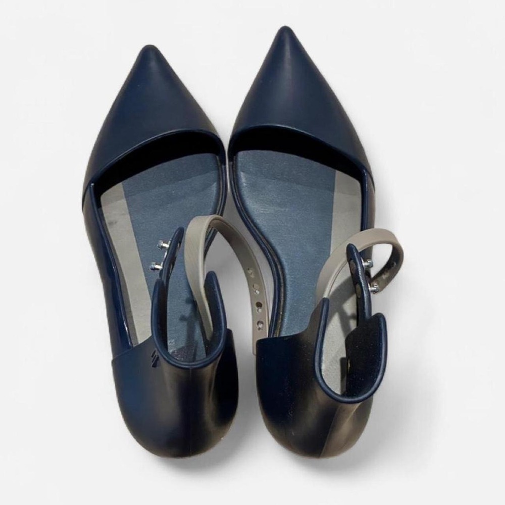 Melissa cutting jelly flats Sz US 7 / BR 38 navy blue w/ silver ankle buckle